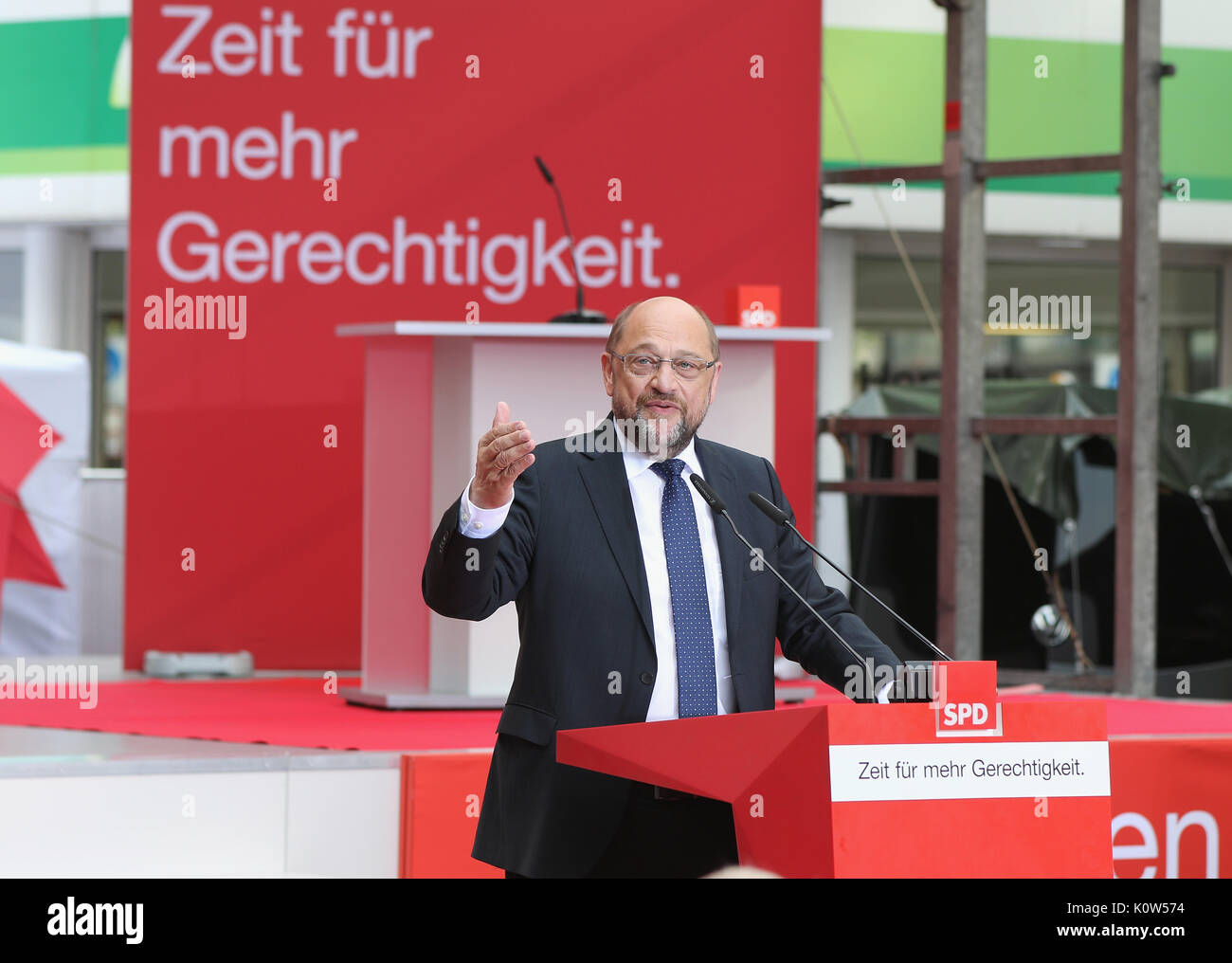 Essen, Germania. 24 Ago, 2017. Sociale candidato democratico per il cancelliere Martin Schulz parla di una campagna di rally. Credito: Juergen schwarz/Alamy Live News Foto Stock