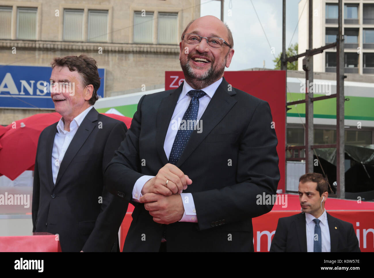 Essen, Germania. 24 Ago, 2017. Sociale candidato democratico per il cancelliere Martin Schulz parla di una campagna di rally. Credito: Juergen schwarz/Alamy Live News Foto Stock