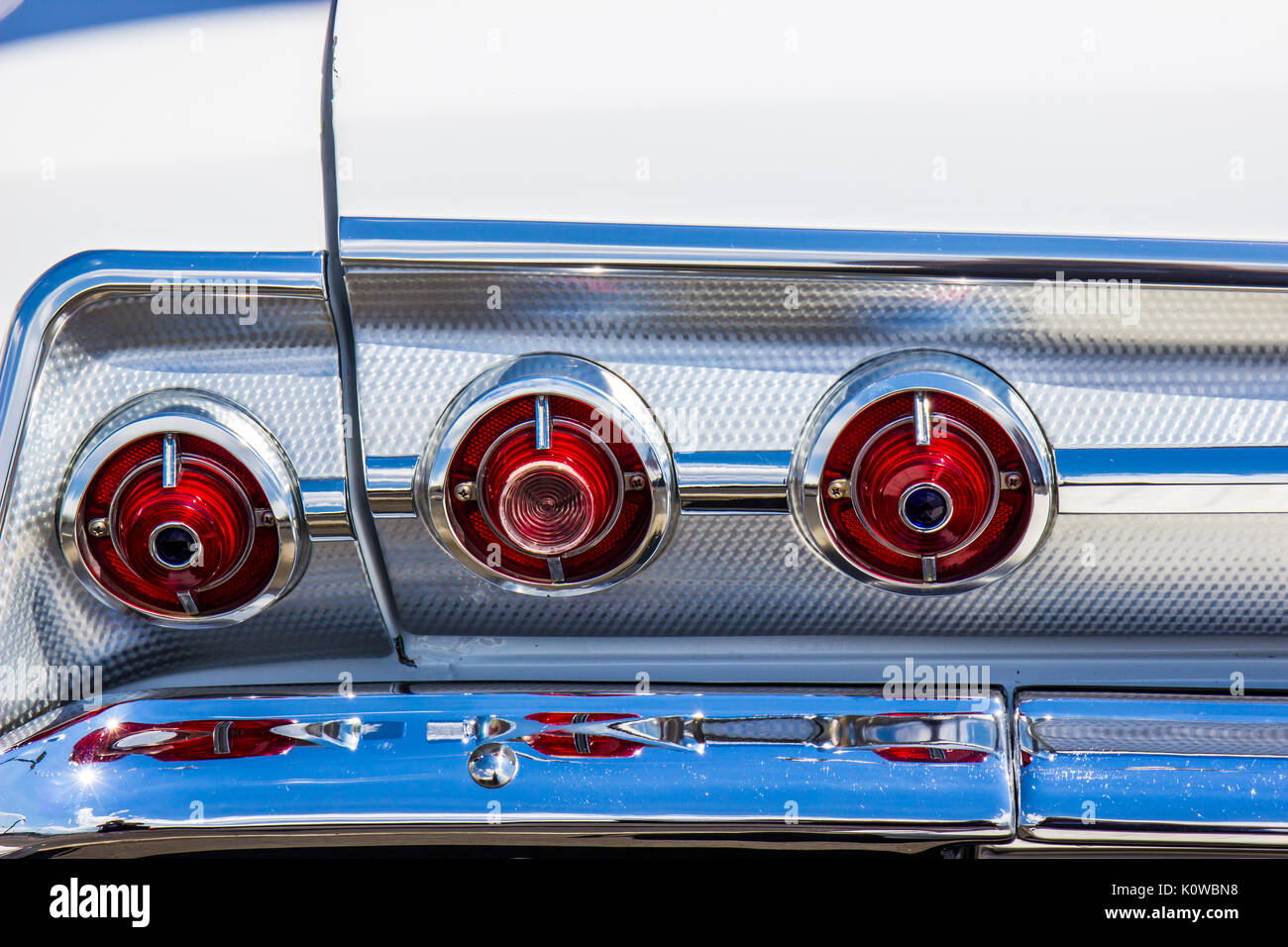 Vintage Luci di posizione e paraurti cromato su auto classica Foto Stock