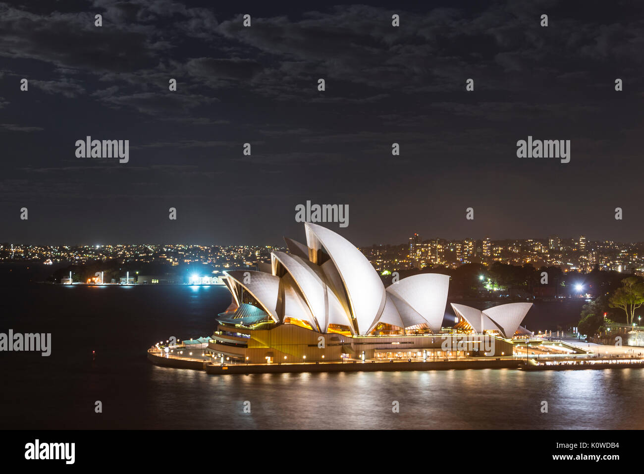 Sydney Opera House di notte, l'Opera, il Quartiere Finanziario, il distretto bancario, Sydney, Nuovo Galles del Sud, Australia Foto Stock