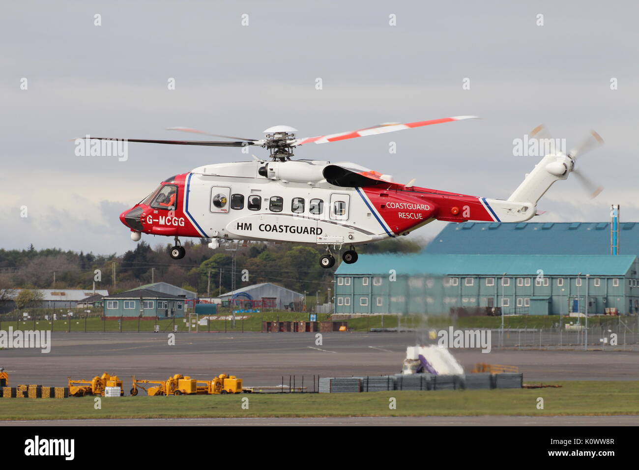 G-MCGG, un Sikorsky S-92 operati da elicotteri Bristow a nome della Guardia Costiera HM, a Prestwick International Airport in Ayrshire. Foto Stock