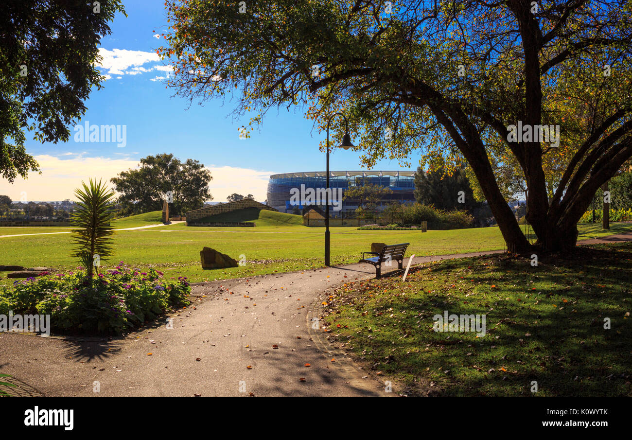 Victoria Gardens con oPTUS Stadium di distanza Foto Stock