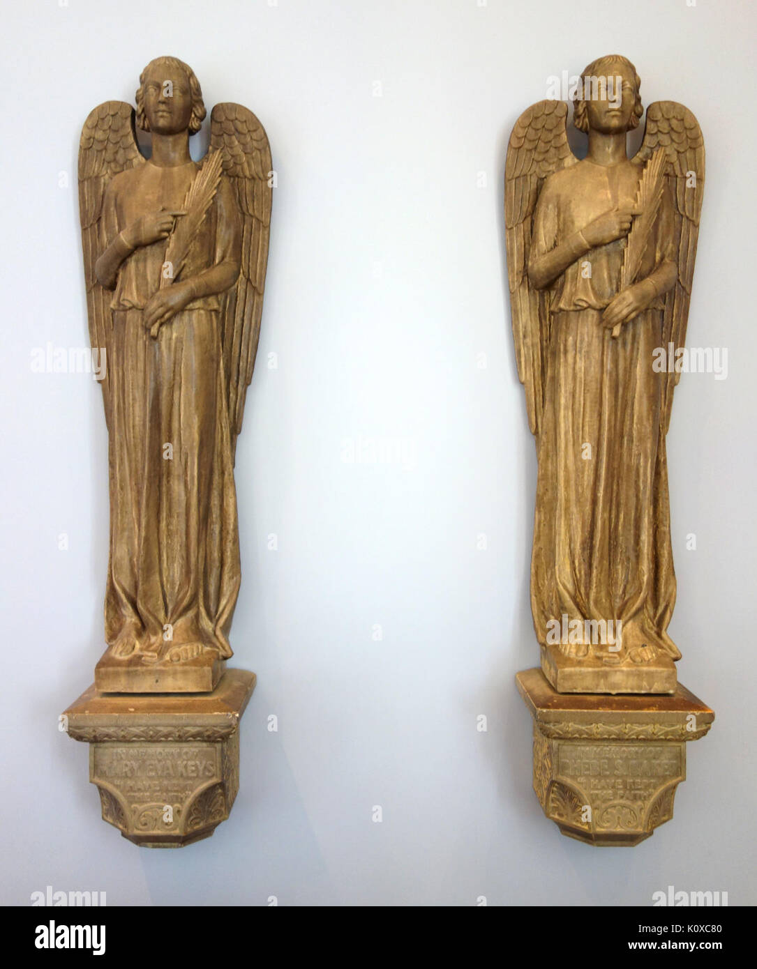 Angeli di Louise Abel scultore, Rookwood Pottery Company, c. 1920, architettonico faience Cincinnati Art Museum DSC03115 Foto Stock