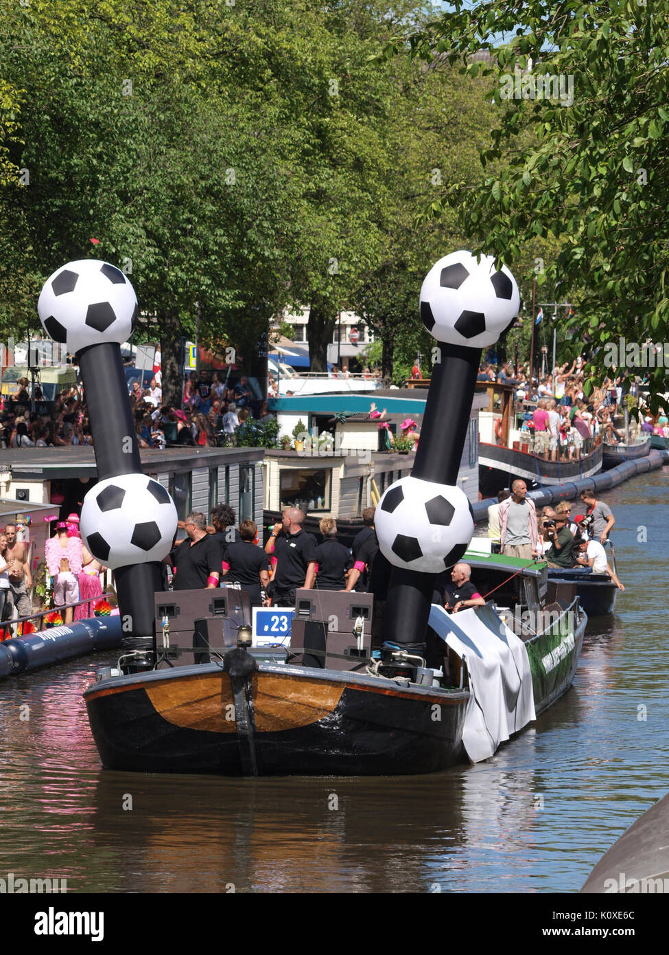 Amsterdam Gay Pride 2013 barca n23 KNVB pic2 Foto Stock