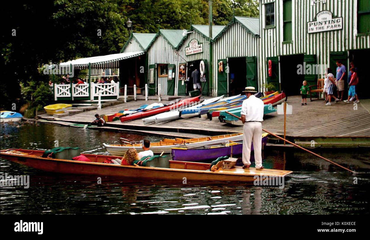Antigua barca capannoni 1882. Christchurch. (9448355661) Foto Stock