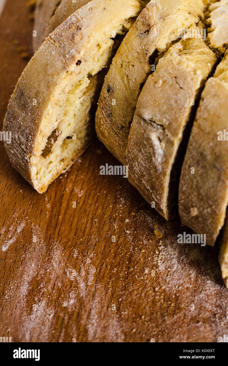 Cantuccini. biscotti fatti in casa sulla scrivania Foto Stock