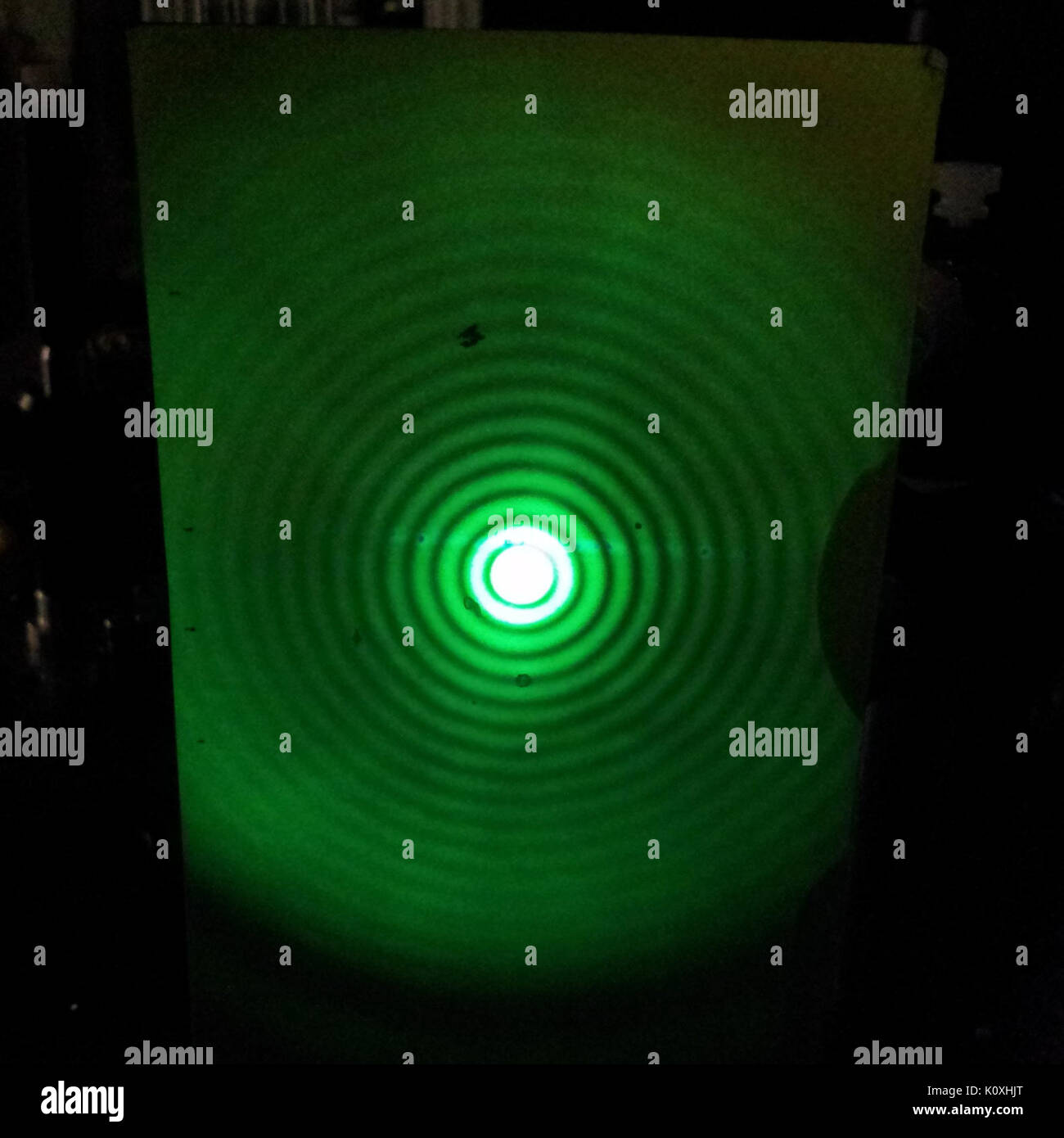 Ariosa disco creato mediante il fascio laser attraverso il foro di spillo Foto Stock