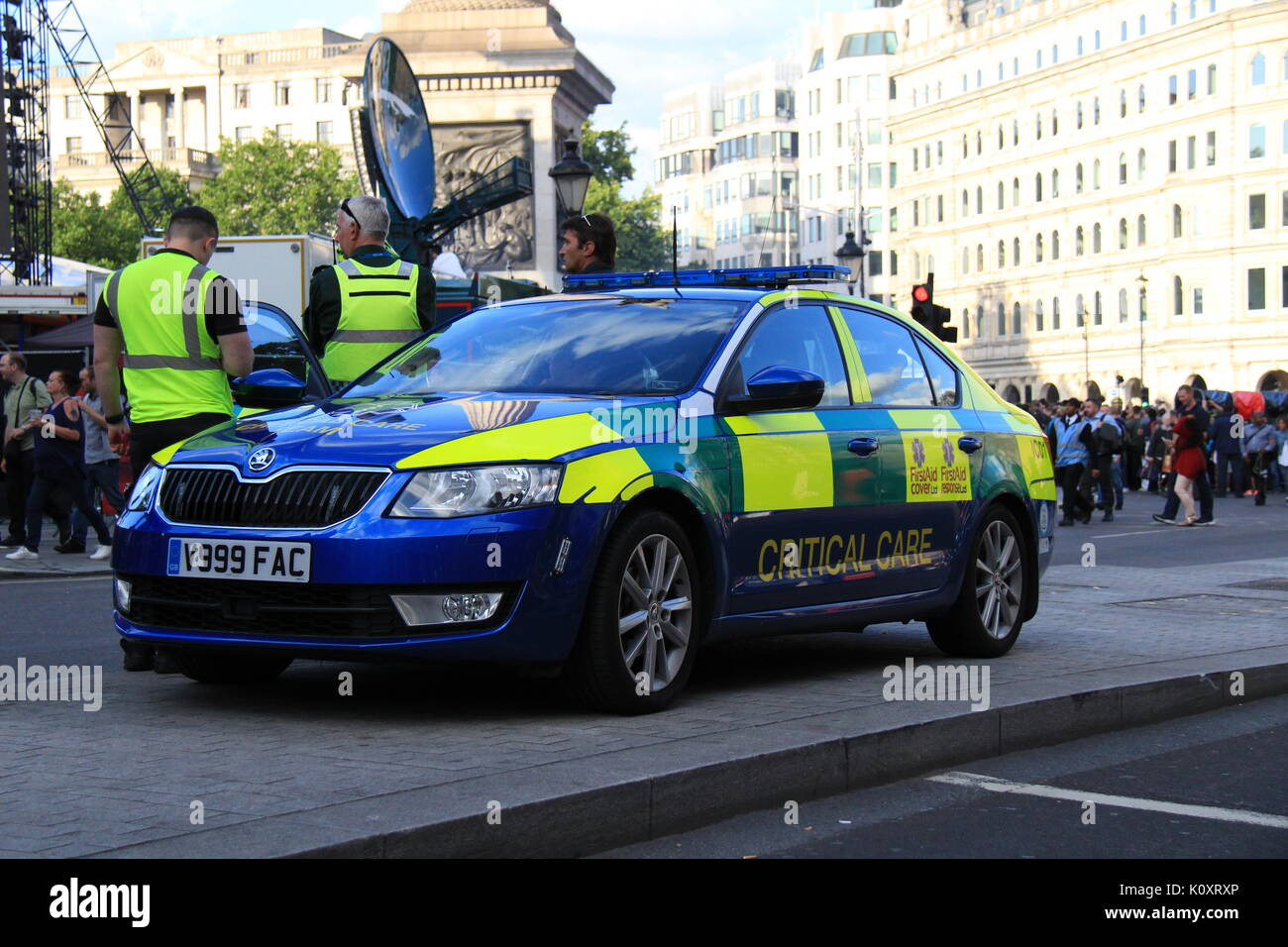 Primo coperchio Aiuto Ltd Critical Care Risposta auto parcheggiate durante la F1 Live Londra evento Foto Stock