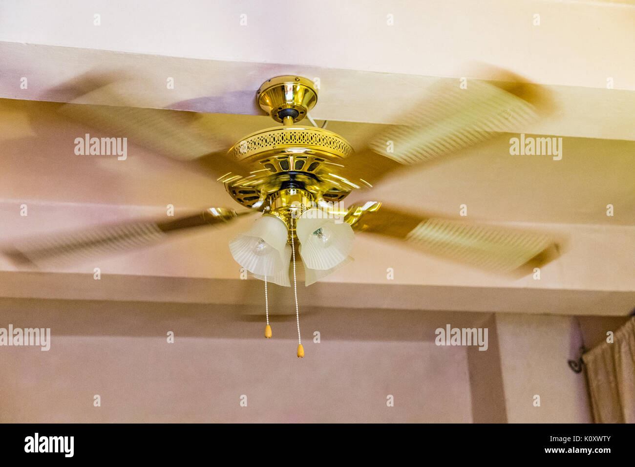 Pale mobili nel soffitto in stile vintage fan Foto Stock