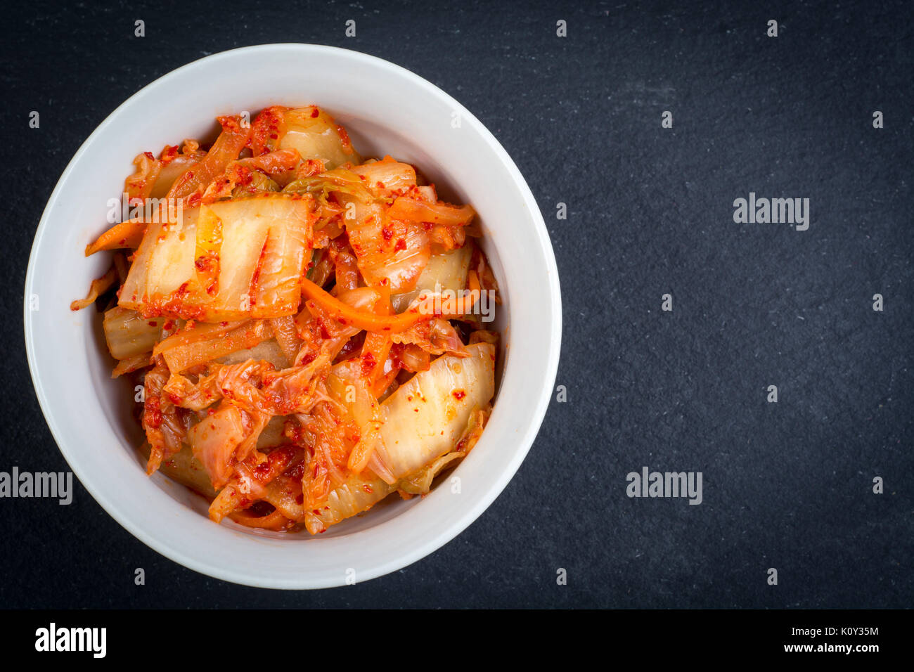 Kimchi. Fermentato cavolo Napa. Il coreano super cibo Foto Stock