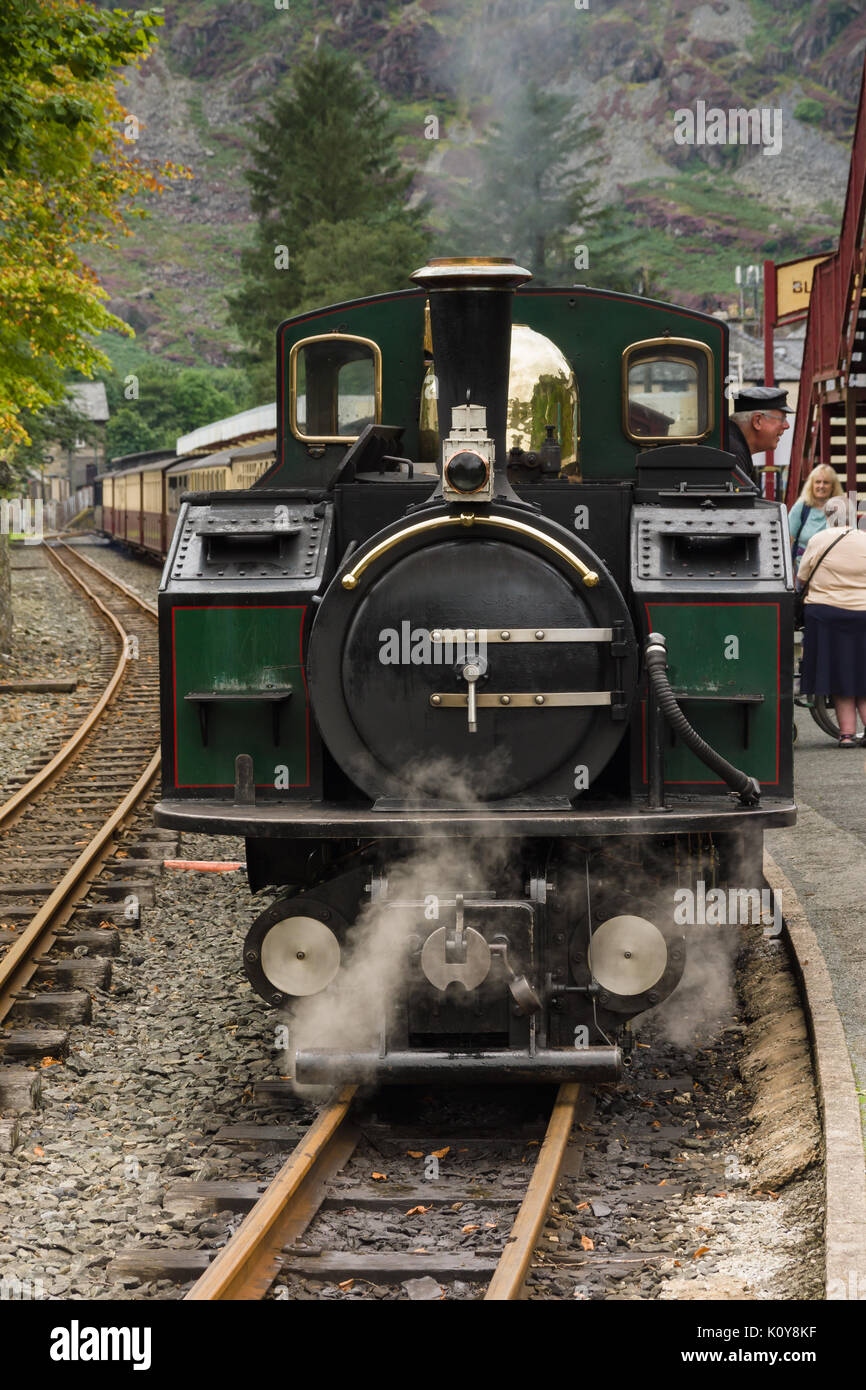 A scartamento ridotto Double Fairlie locomotiva a vapore Iarll Meirionnydd del Ffestiniog Railway a Blaenau Ffestiniog station Foto Stock