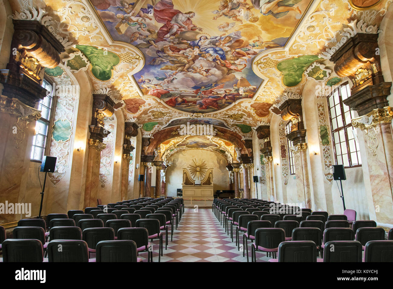 Wroclaw, Polonia - 10 agosto 2015: Oratorium Marianum nell'Università di Wroclaw, Polonia. Dal 2013 al 2014 il soffitto barocco dipinti furono resto Foto Stock