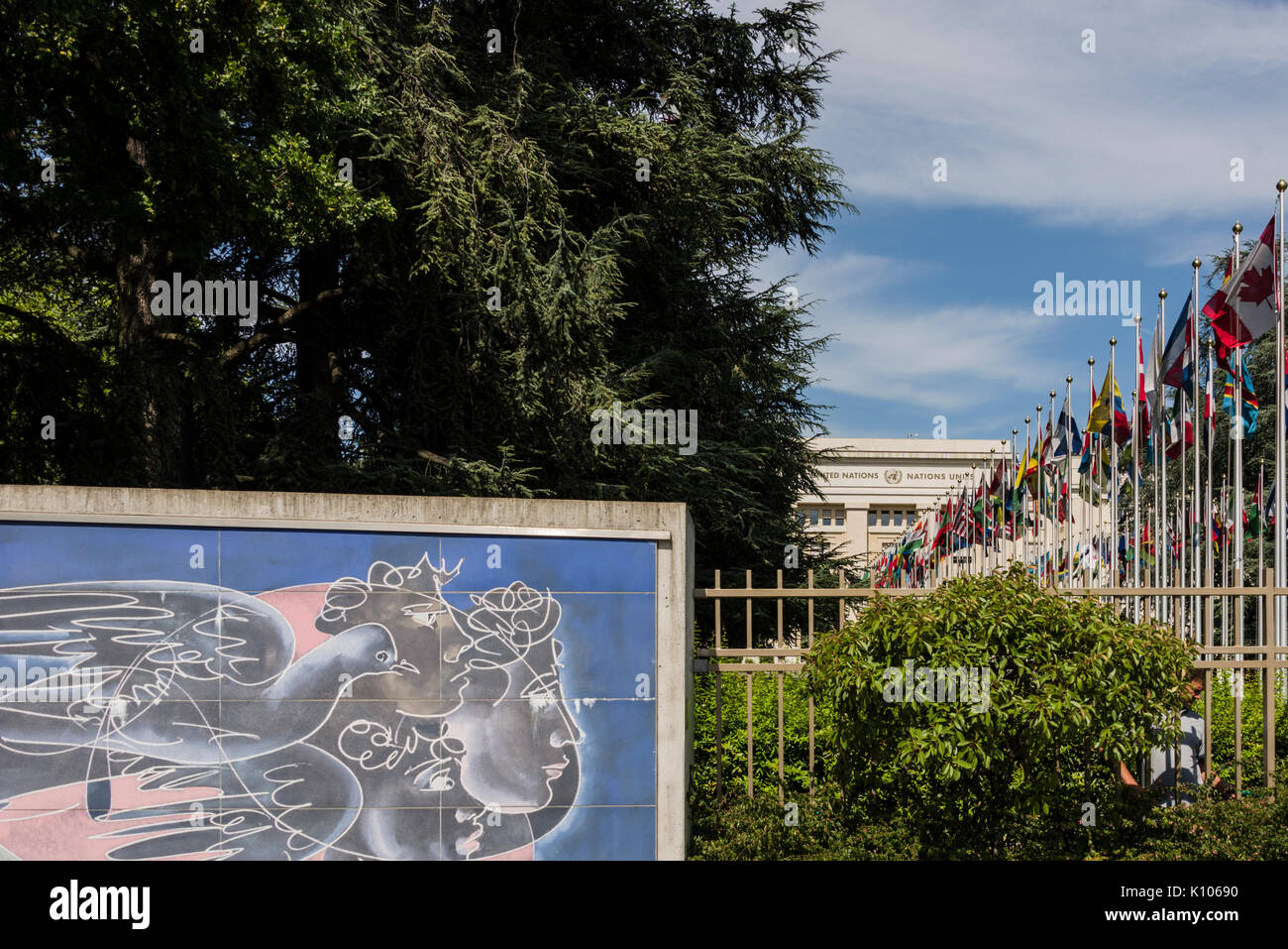 Ginevra Svizzera presso la Place des Nations vi fond l'affresco de la Paix, un immenso mosaico ceramico realizzato dall'artista svizzero Hans Herni Foto Stock