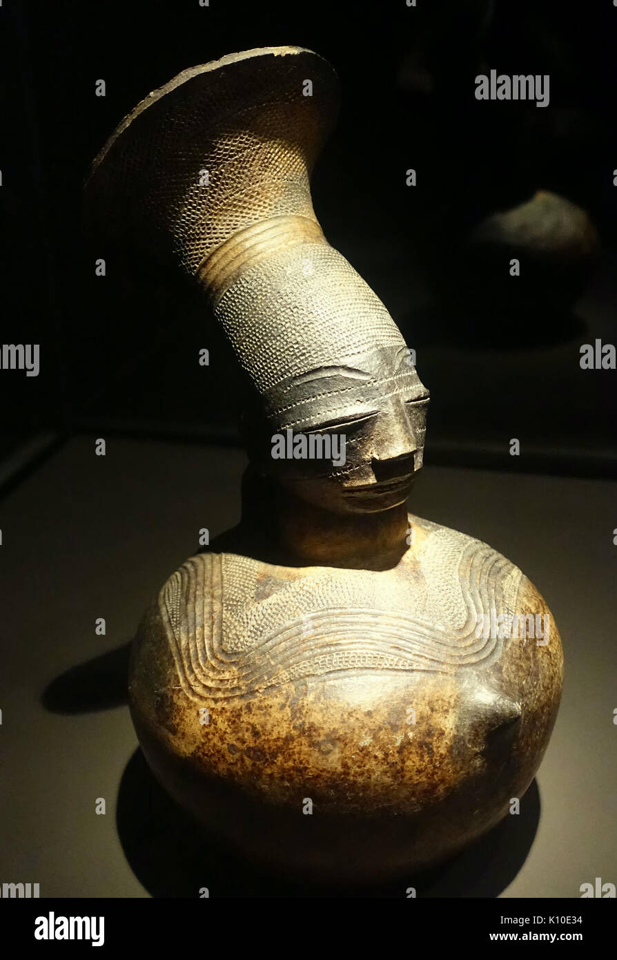 Palm antropomorfo recipiente di vino, la Repubblica democratica del Congo, Mangbetu, ventesimo secolo D.C., ceramica museo etnologico, Berlino DSC02195 Foto Stock