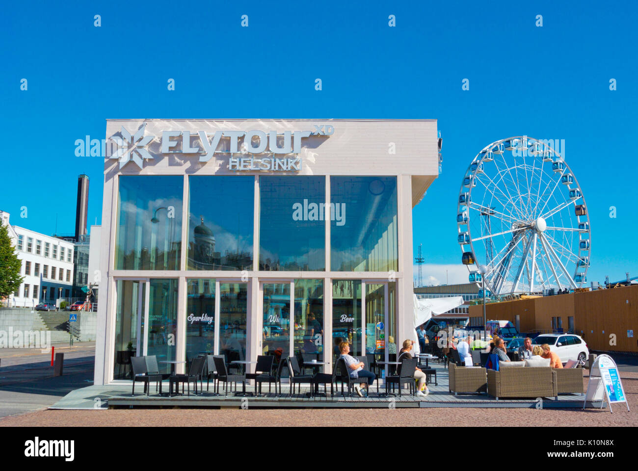 Flytour xd, 4D sightseeing cinema, con SkyWheel in background, Katajannokanlaituri, Helsinki, Finlandia Foto Stock