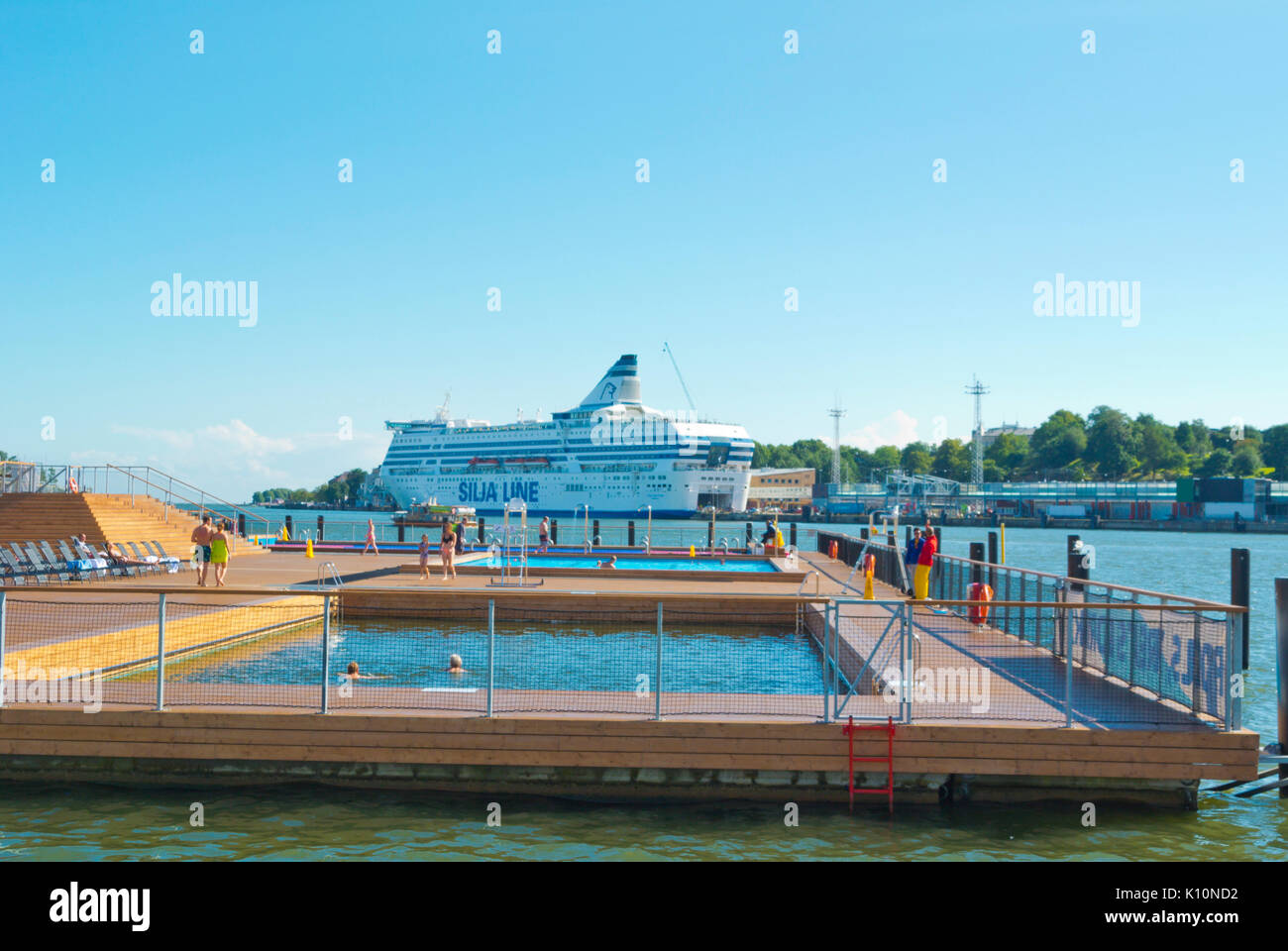 Allas piscina sul mare, piscine e bar terrazze, Katajannokanlaituri, Helsinki, Finlandia Foto Stock