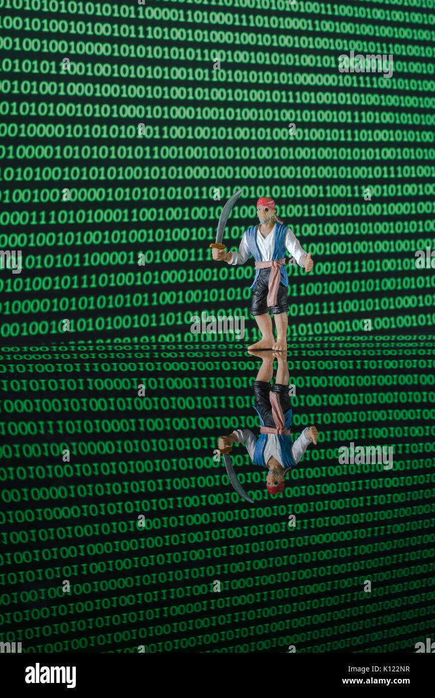 Con la spada wielding pirate & parete di zeri binari e quelli che - per il malware, software e dati alla pirateria, copyright, tecnologia e proprietà intellettuale / furto di IP Foto Stock