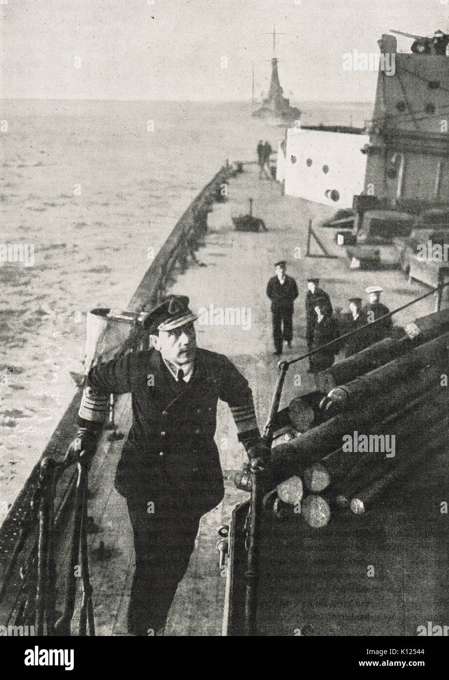 L'ammiraglio Jellicoe passaggi di arrampicata al ponte della sua ammiraglia, WW1 Foto Stock