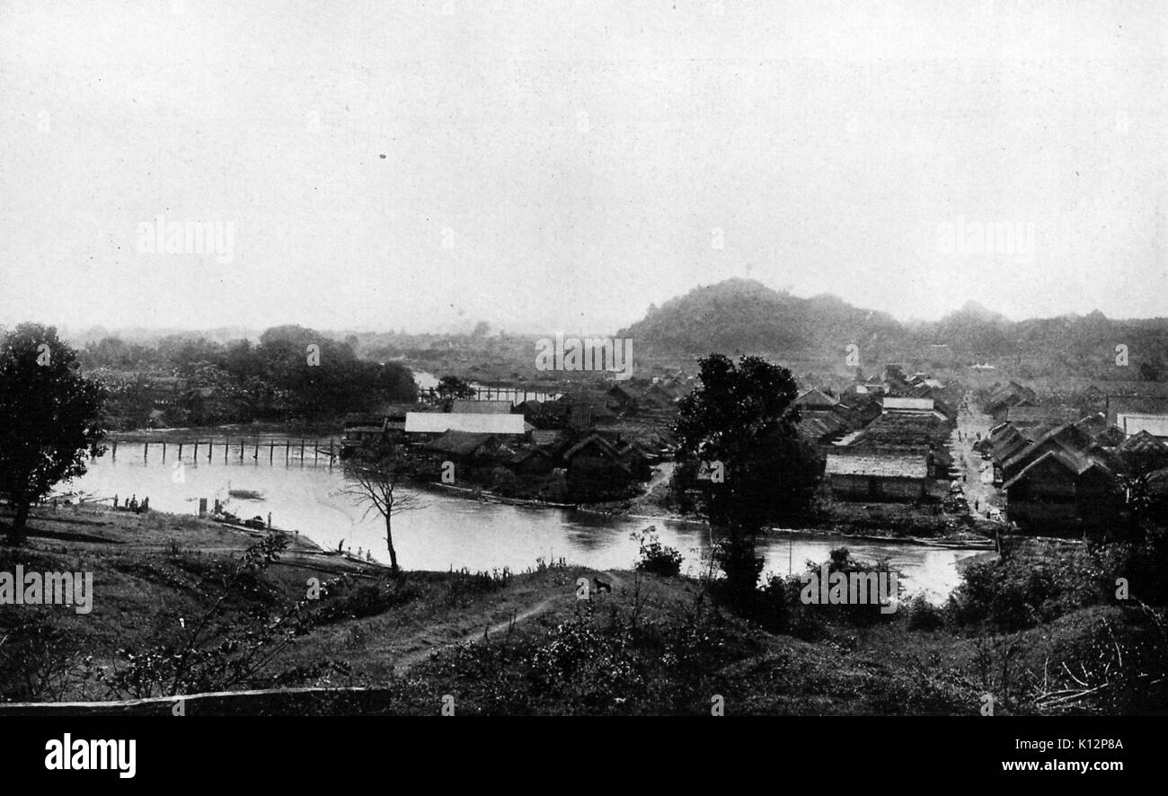 Loikaw, il quartier generale della politica ufficiale responsabile del Karen-Ni membri, Myanmar (Birmania), 1922. Foto Stock