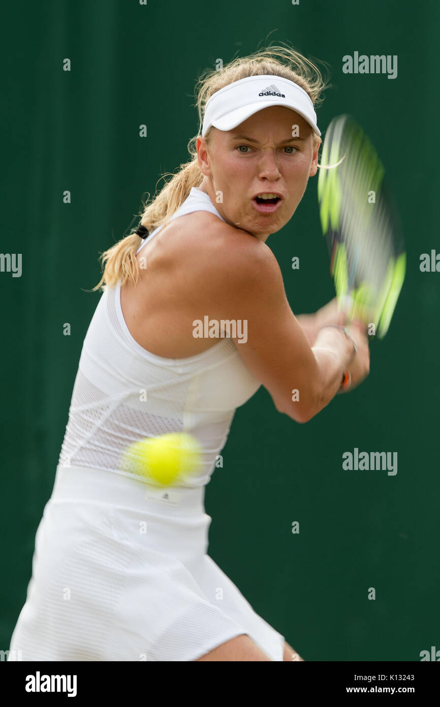 Motion Blur di Caroline WOZNIACKI della Danimarca al Ladies' Singles - campionati di Wimbledon 2017 Foto Stock