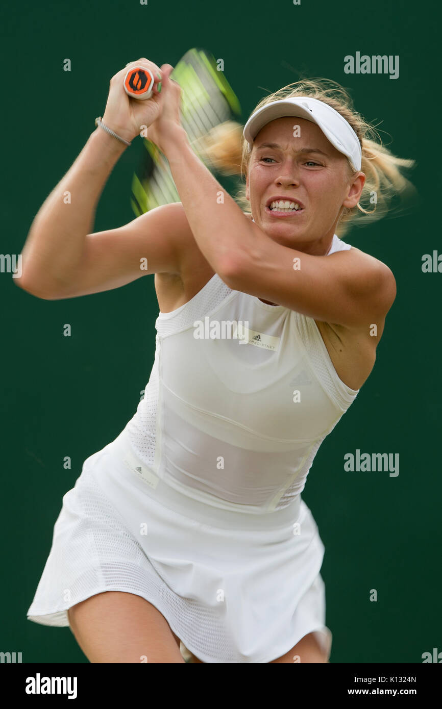 Motion Blur di Caroline WOZNIACKI della Danimarca al Ladies' Singles - campionati di Wimbledon 2017 Foto Stock