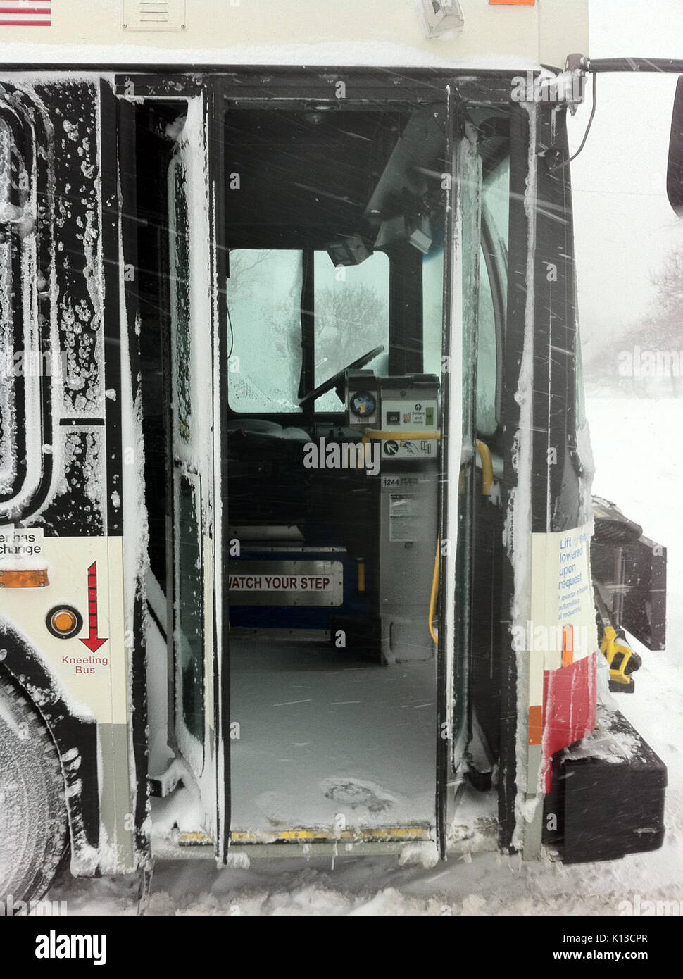 Abbandonato il bus CTA porte aperte su Lake Shore Drive 2 feb 2011 Chicago Foto Stock