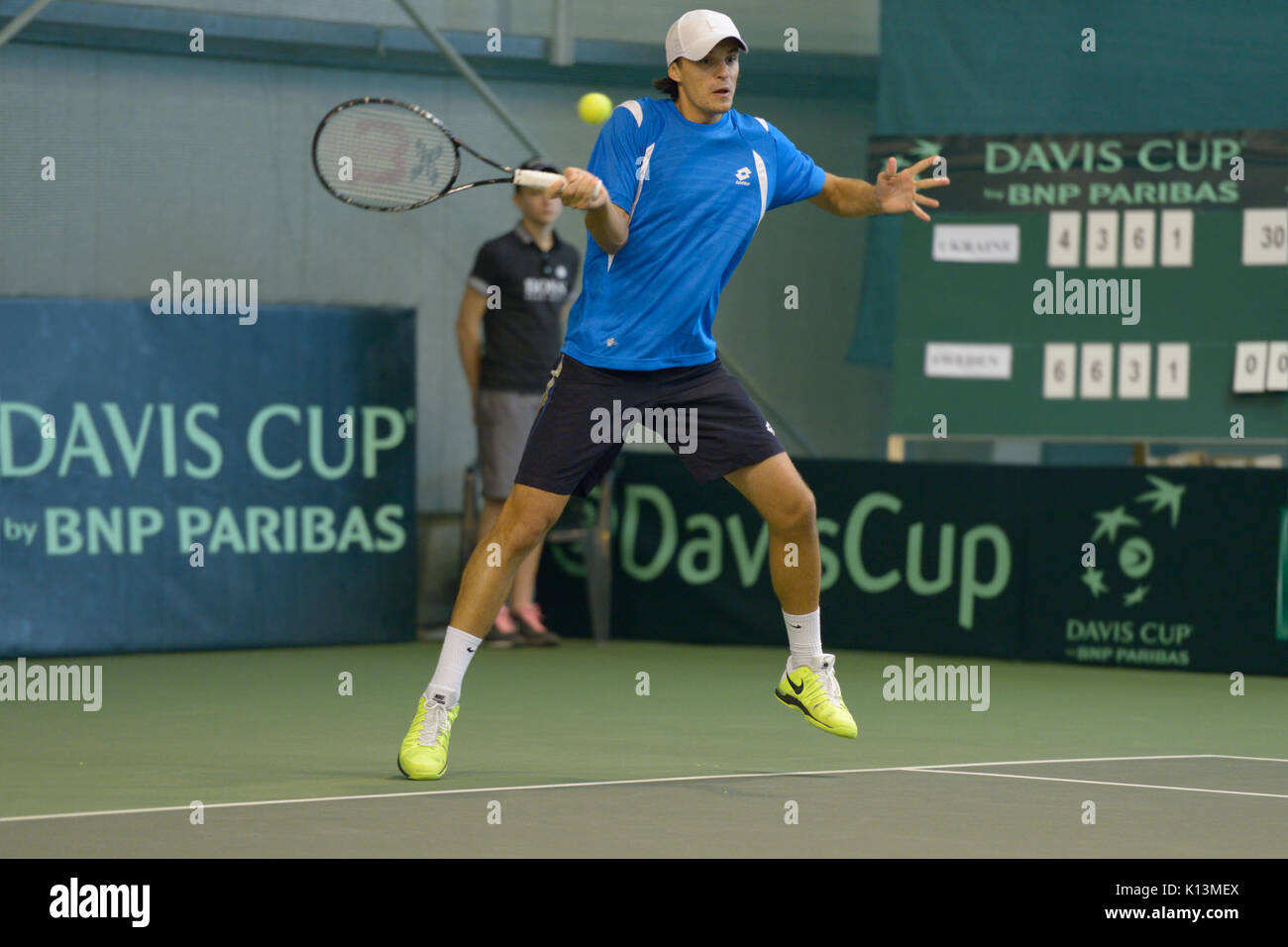 Dnepropetrovsk, Ucraina - Aprile 6, 2013: Denis Molchanov, Ucraina in Davis Cup match tra Ucraina e Svezia in Dnepropetrovsk, Ucraina su Apri Foto Stock