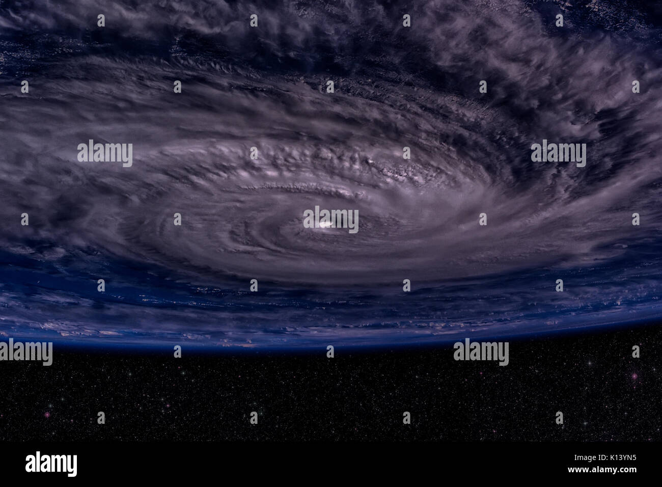 Typhoon oltre il pianeta Terra - Foto satellitare. Gli elementi di questa immagine fornita dalla NASA. Foto Stock