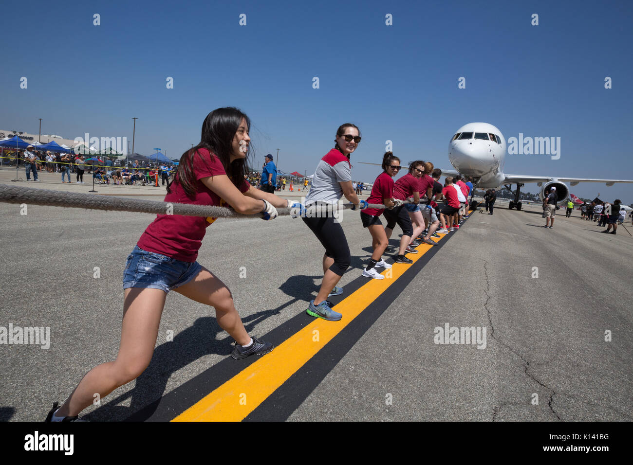 19 agosto 2017 - La University of Southern California Team compete in Special Olympics Southern California piano tirare a Long Beach Airport Foto Stock