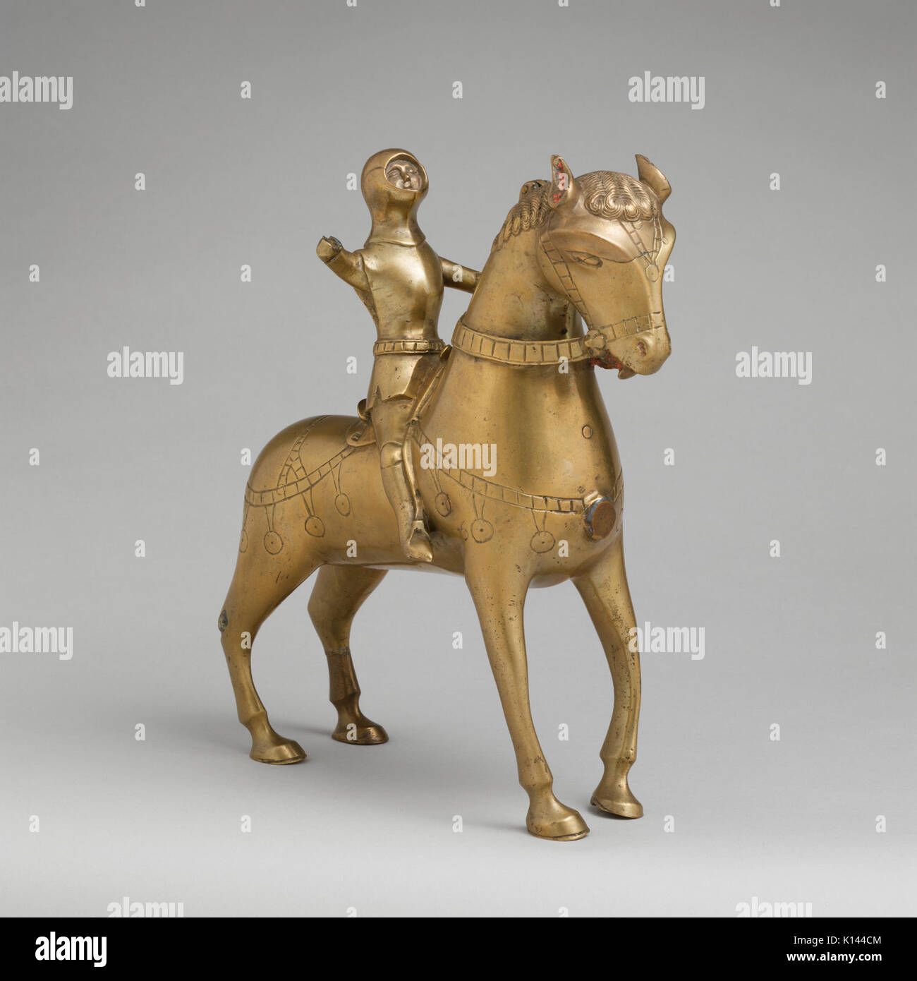 Aquamanile nella forma di un uomo montato a bracci incontrato DP124398 Foto Stock