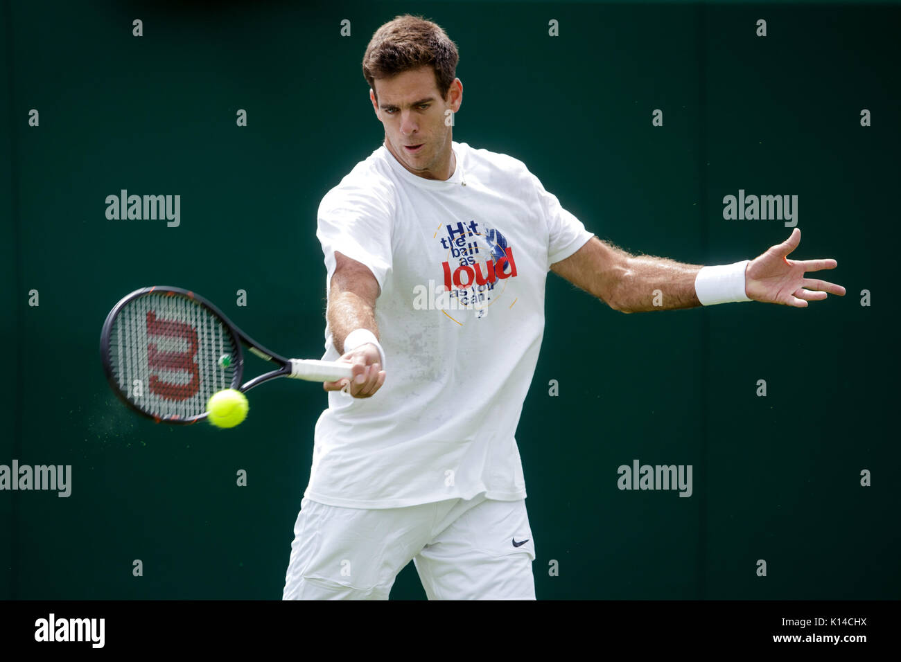 Juan Martin Del Potro di Argentina durante la pratica presso i campionati di Wimbledon 2017 Foto Stock