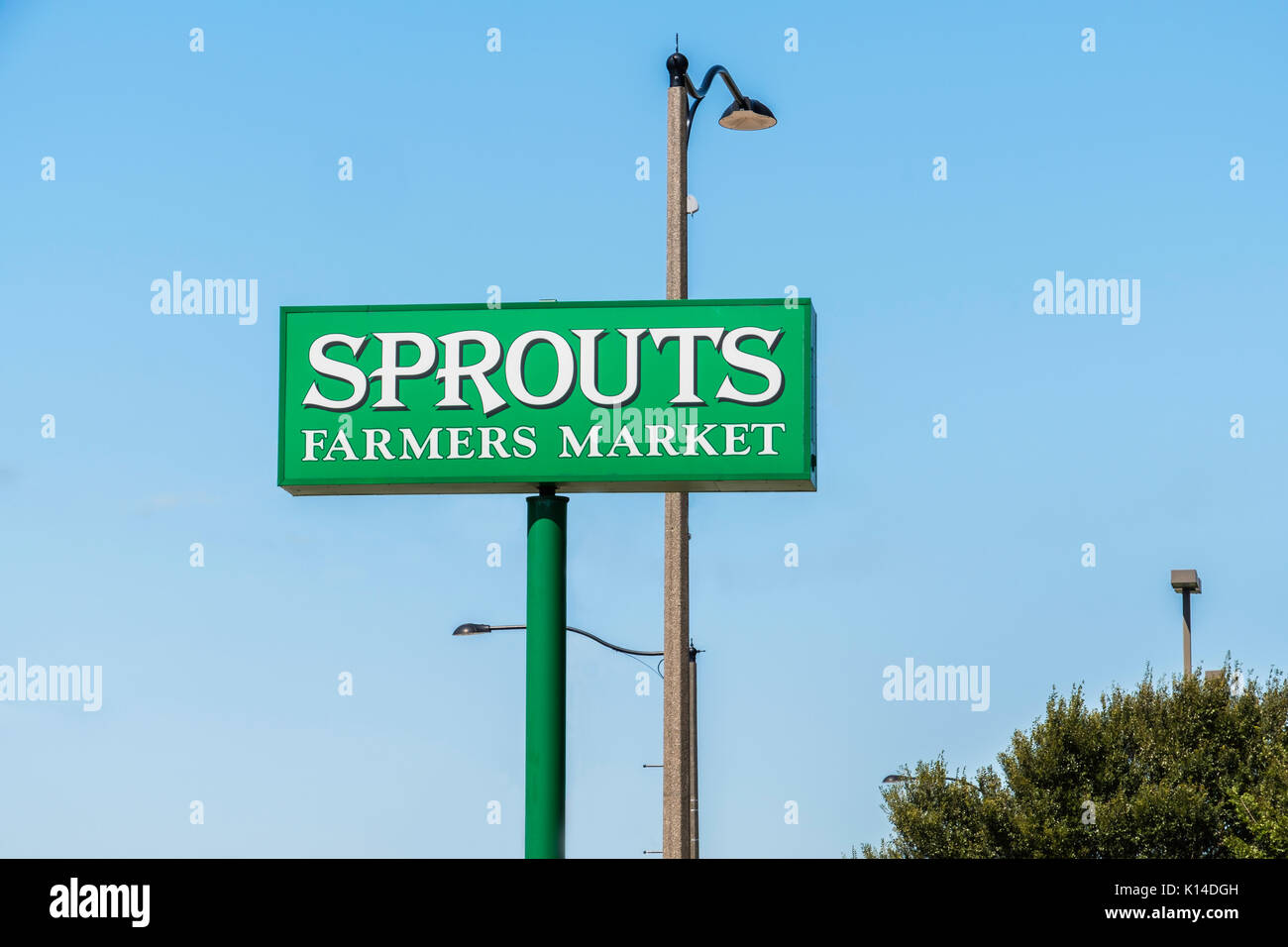 Un polo di segno pubblicità germogli Farmers Market in Norman, Oklahoma, Stati Uniti d'America. Foto Stock