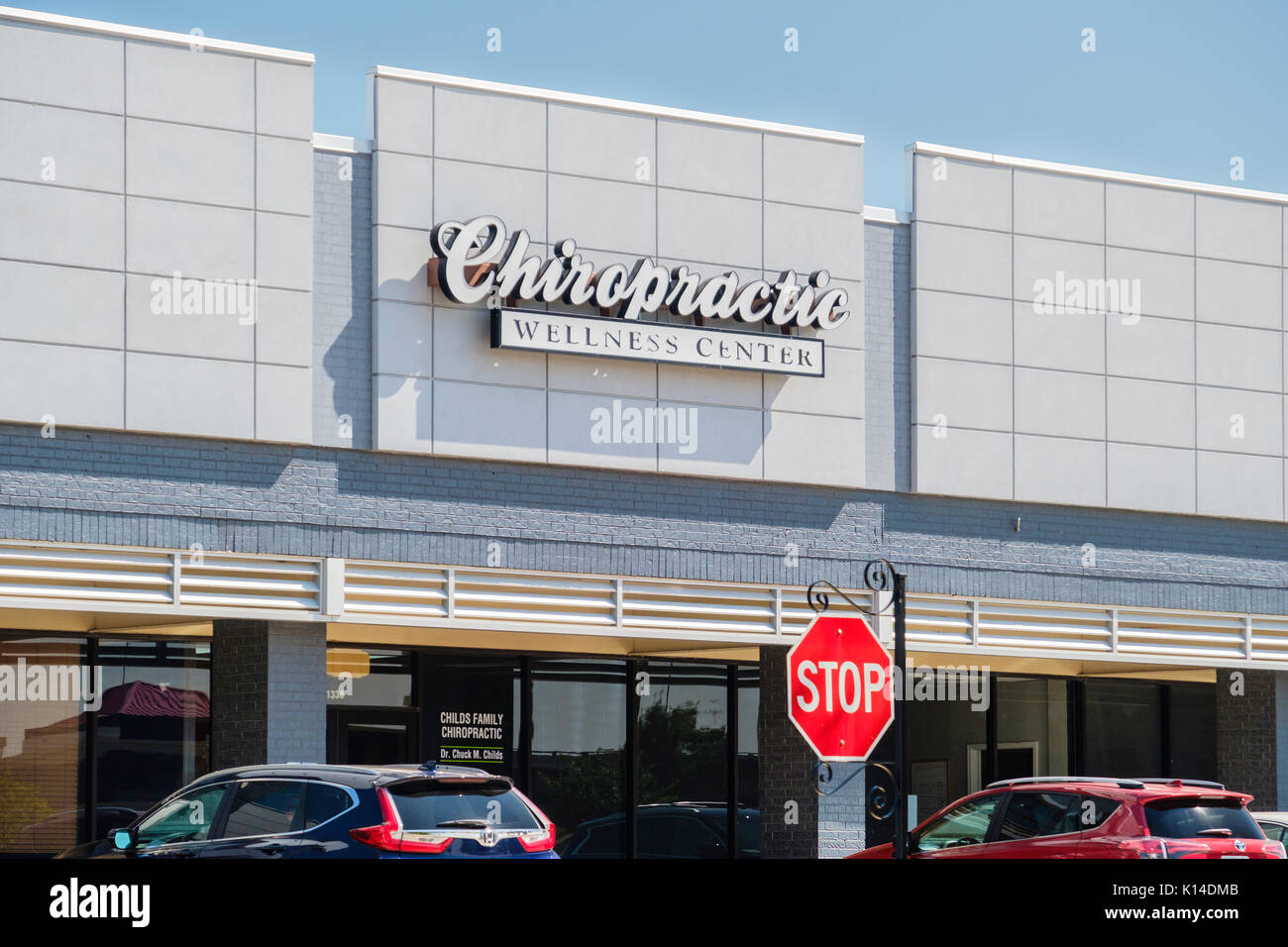 Storefront esterna di una pratica chiropratica in una striscia mall in Norman, Oklahoma, Stati Uniti d'America. Foto Stock