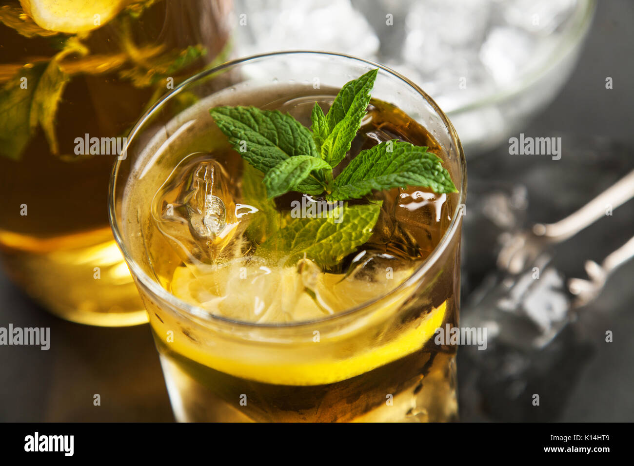 Tè freddo al limone e menta Foto Stock