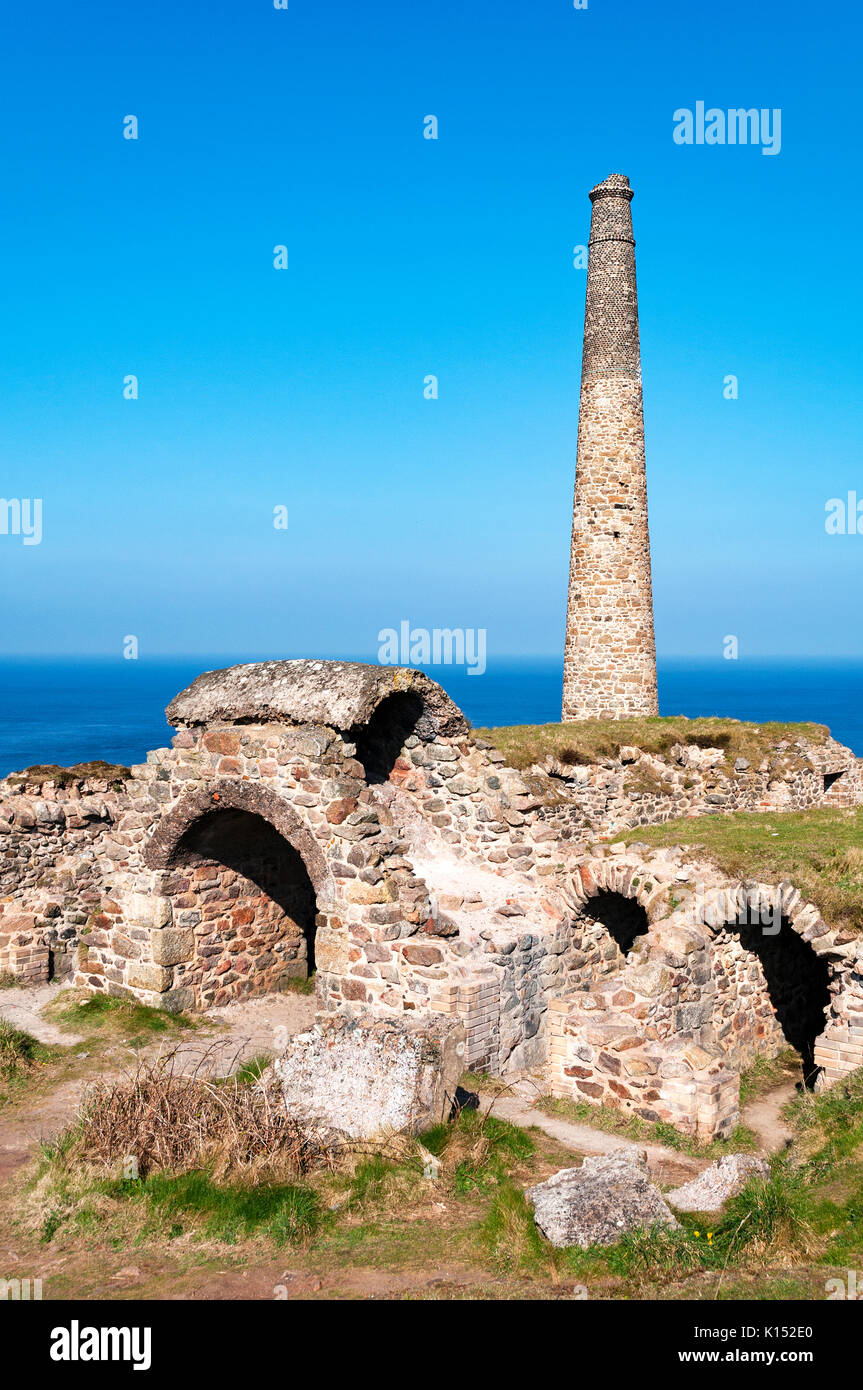 Edifici abbandonati al chiuso botallack miniera di stagno vicino pendeen in Cornovaglia, Inghilterra, Regno Unito, ora utilizzato come location del film per poldark, Foto Stock