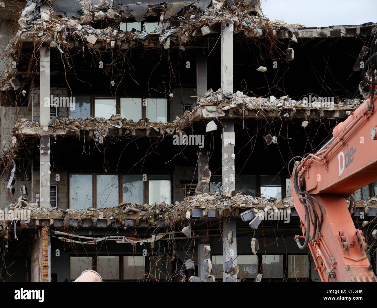 AJAXNETPHOTO. 2017. WORTHING, Inghilterra. - MGM HOUSE - MARINA E GENERALE garanzia reciproca (MGM) capo ufficio edificio IN STRADA HEENE essere demolita per far posto a un nuovo alloggiamento del pensionamento. Foto:JONATHAN EASTLAND/AJAX REF:GX8 171307 79 Foto Stock