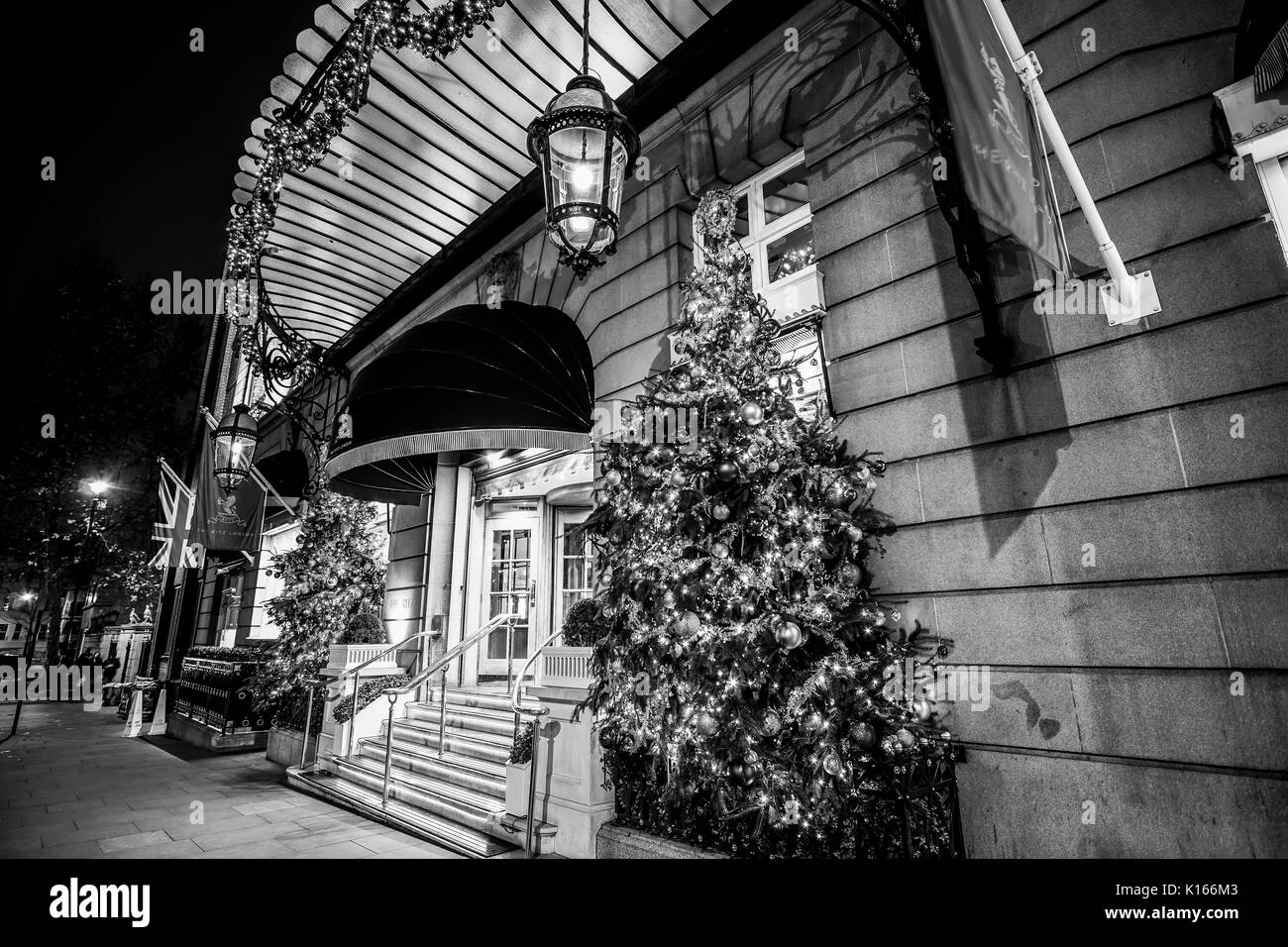 Albero di Natale al Ritz London - Londra / Inghilterra - 6 Dicembre 2017 Foto Stock
