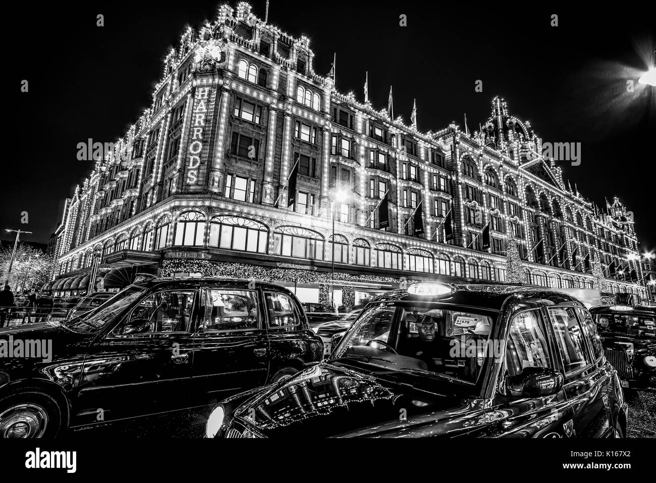 London Knightsbridge - i famosi magazzini Harrods nel tempo di Natale - LONDRA / Inghilterra - 6 Dicembre 2017 Foto Stock