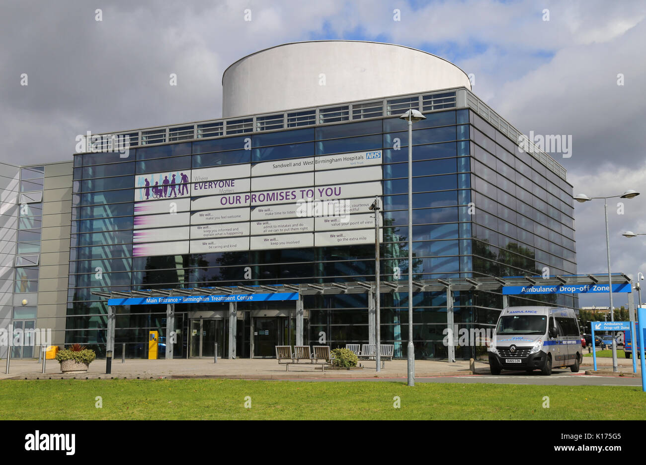 La parte anteriore del NHS Birmingham Centro di trattamento, parte dell ospedale della città, Dudley Rd, Winson Green, Birmingham. Foto Stock