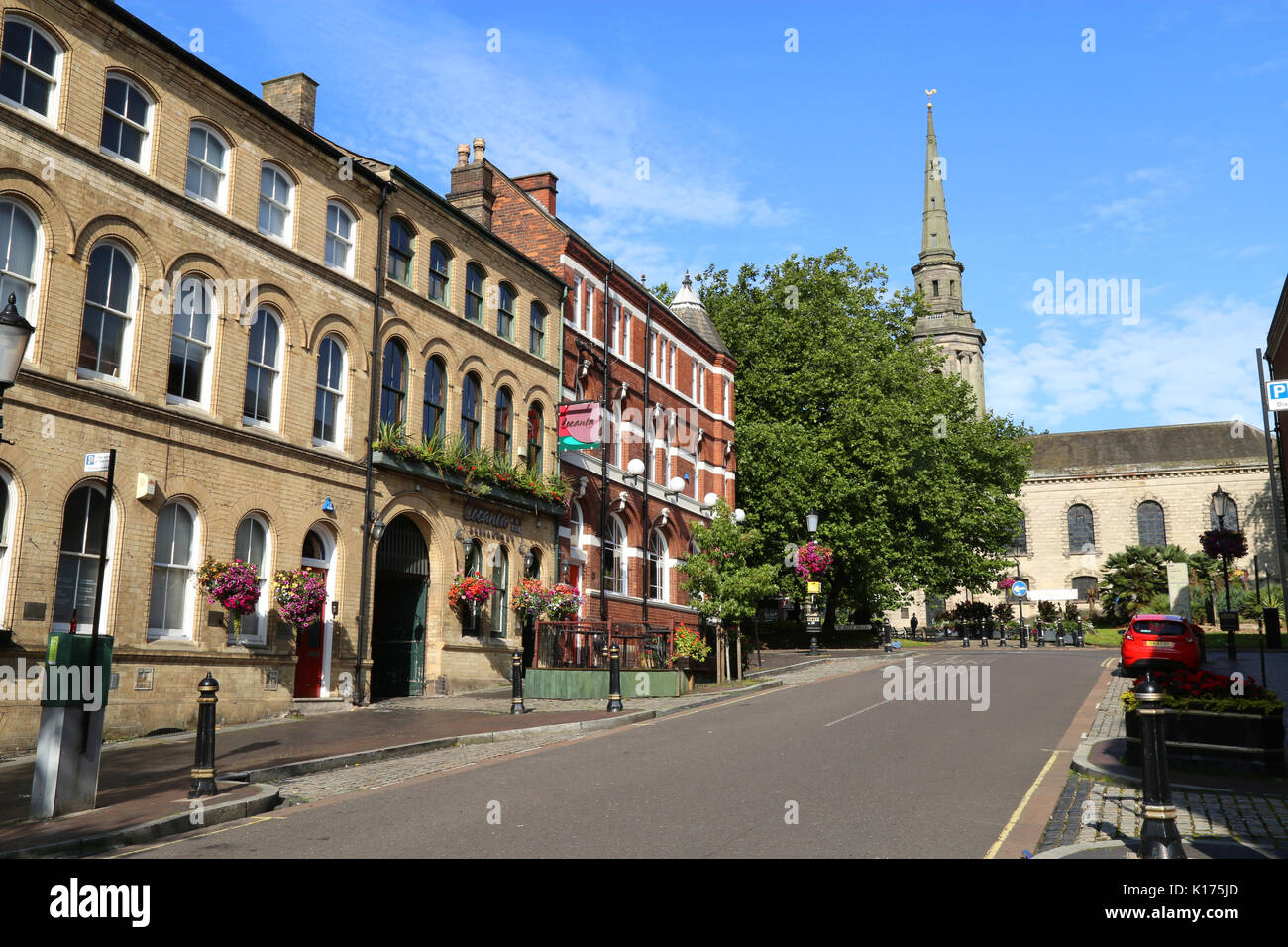 Una vista lungo Ludgate Hill, Birmingham City Centre. La strada conduce a San Paolo Piazza e Chiesa e nel quartiere dei gioiellieri area storica. Foto Stock
