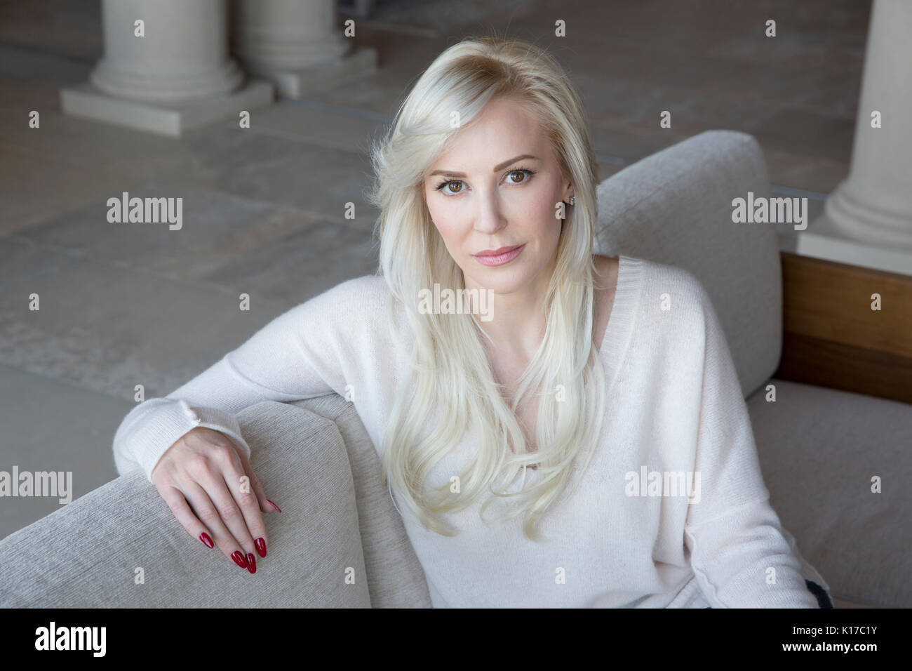 Louise Linton a casa a Los Angeles California il 26 marzo 2016 Foto Stock