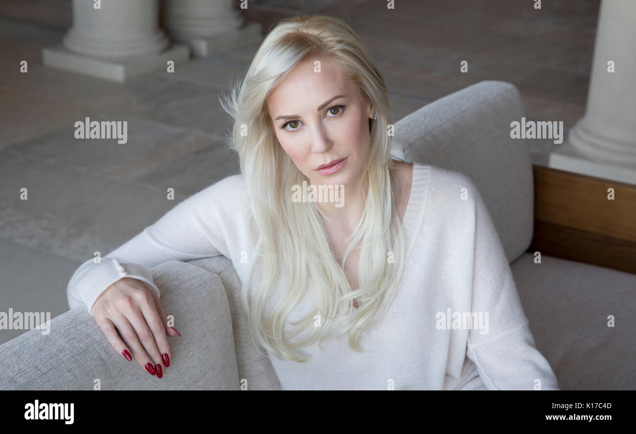 Louise Linton a casa a Los Angeles California il 26 marzo 2016 Foto Stock