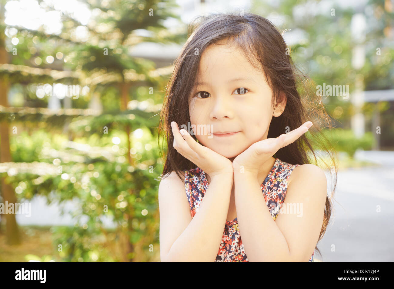 Ritratto di giovane poco carino ragazza asiatica . Foto Stock