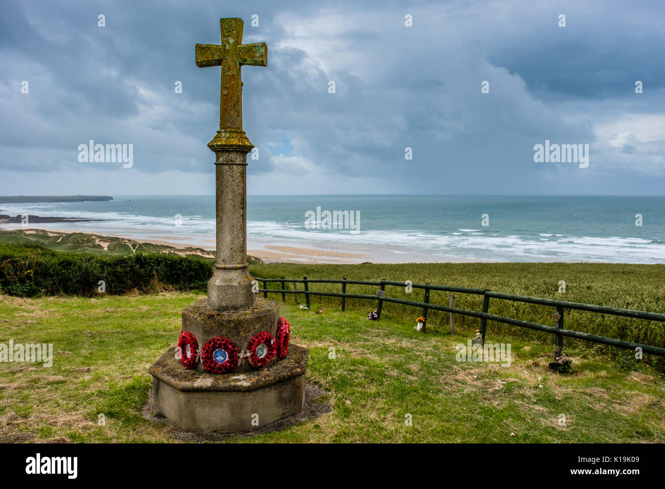 Memorial a Freshwater West, vicino Milford Haven, Pembrokeshire, Wales, Regno Unito Foto Stock