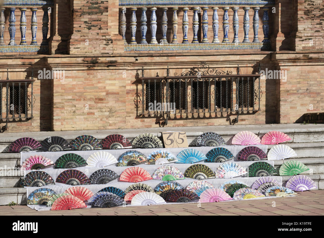 Abanicos, tifosi spagnoli, Plaza de Espana, Siviglia, Spagna. Foto Stock