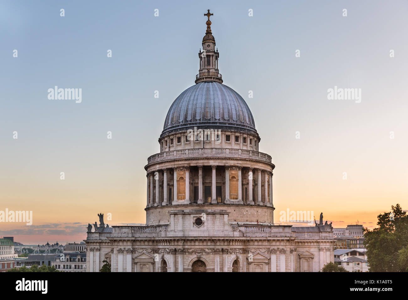 La Cattedrale di St Paul London UK, al tramonto Foto Stock