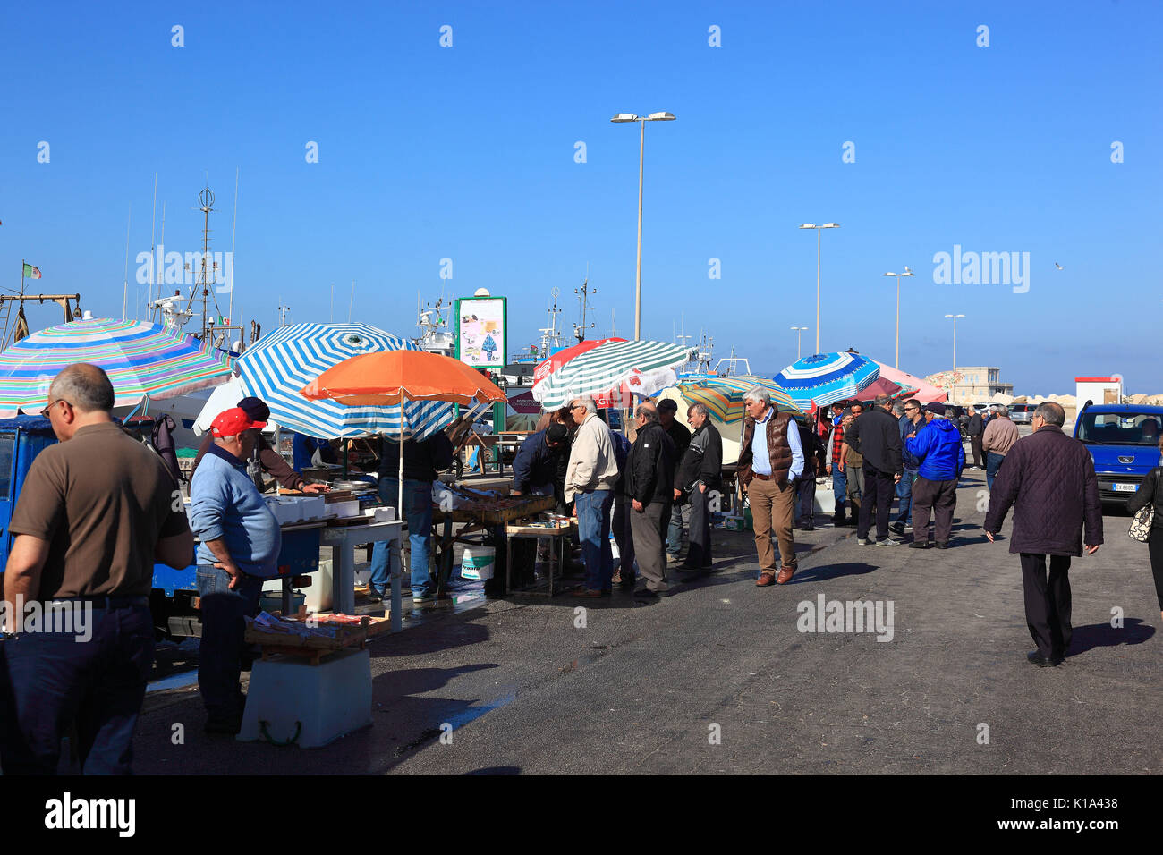 Sicilia, la città di Trapani, mercato del pesce del porto di pesca Foto Stock