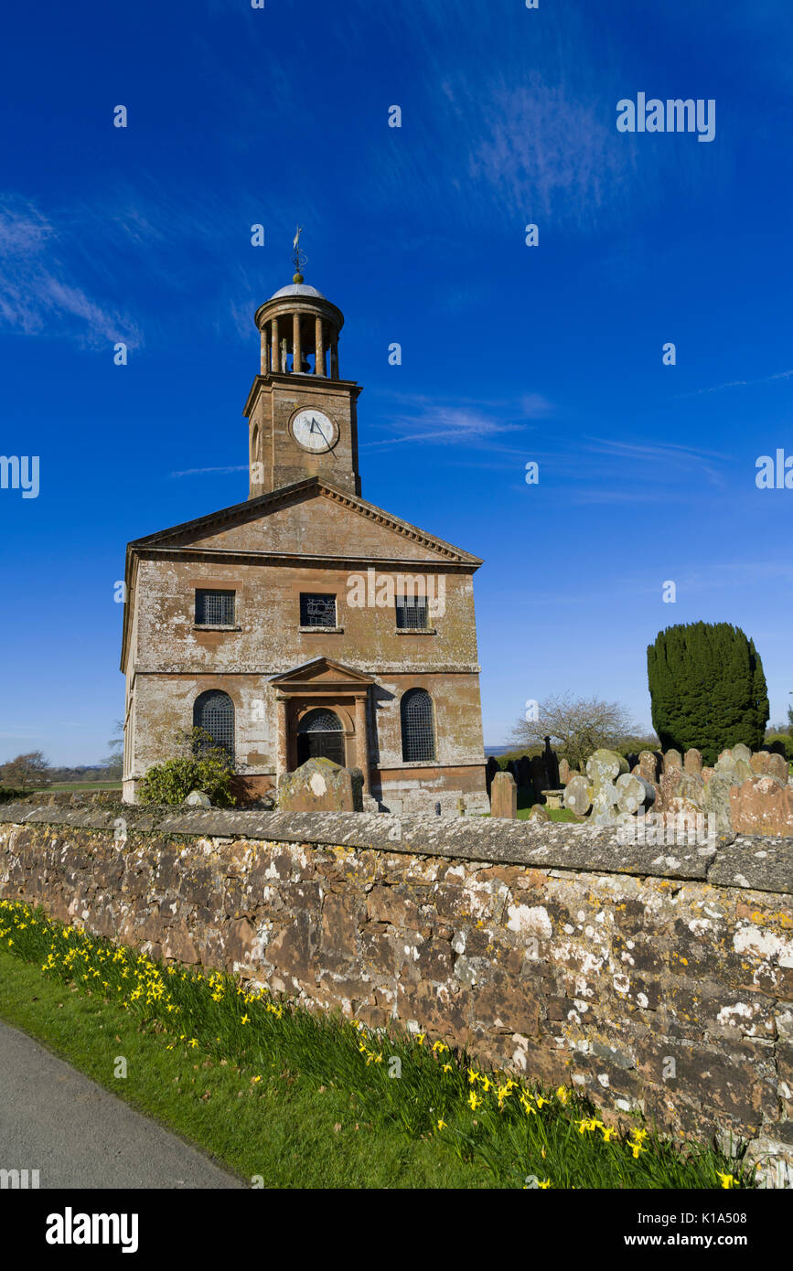 Cumbria, Inghilterra: Kirkandrews-su-Esk. Sant'Andrea La chiesa è stata costruita nel 1775 su un asse nord-sud (insolito) per la Rev. Il dottor Robert Graham di Netherby Foto Stock