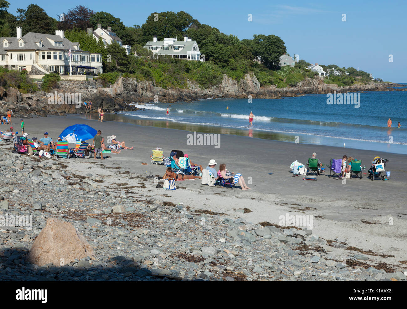 Le persone in un momento di relax a York Harbour Beach, York, Maine Foto Stock