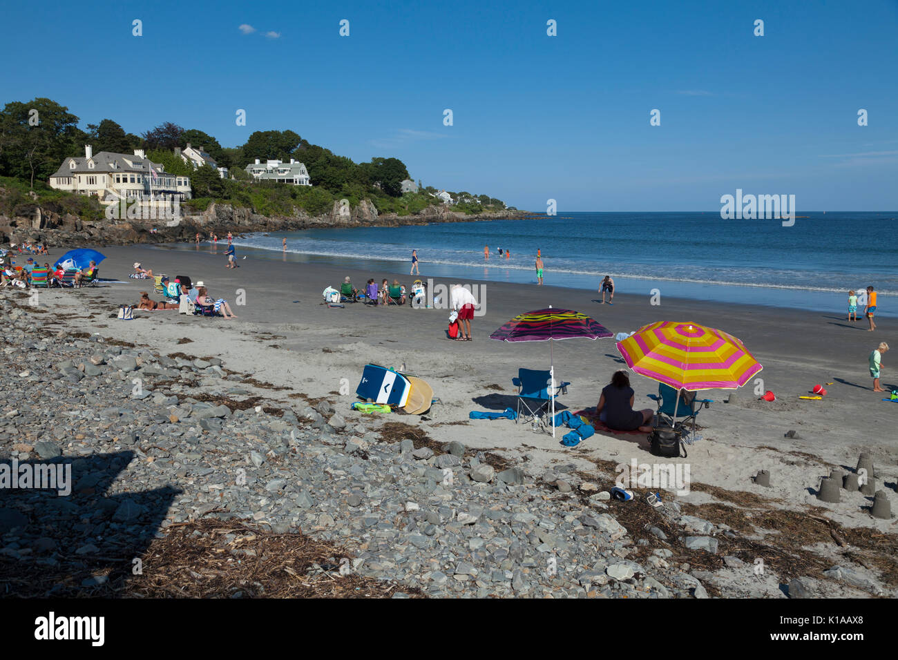 Le persone in un momento di relax a York Harbour Beach, York, Maine Foto Stock